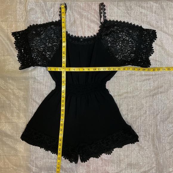 Lacy Black Cold Shoulder Short Sleeve Romper Short Set Size Small - Picture 6 of 7
